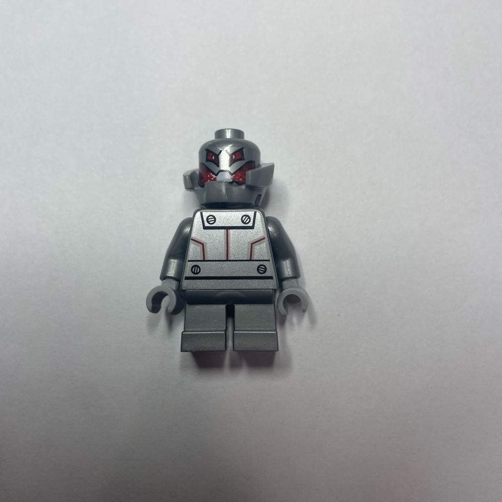 LEGO Ultron Short Legs minifigure 76006 Marvel Avengers mini figure